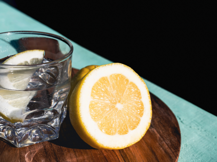 Glass of sparkling water with lemon – alcohol-free alternative